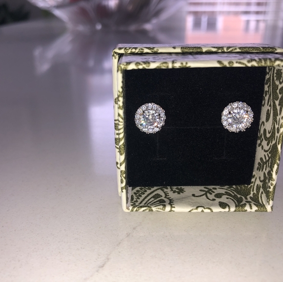 18K White Gold Plated 10mm Cz Cluster Stud Earrings - Picture 4 of 5